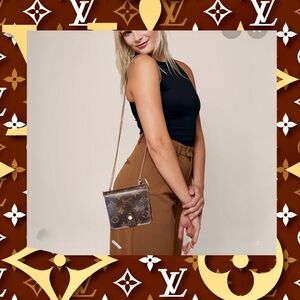 Louis Vuitton, authentic vintage compact wallet with unbranded chain